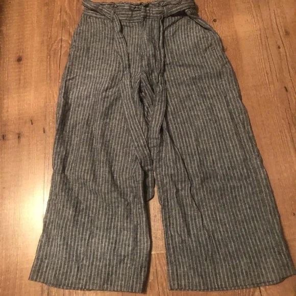 Banana Republic 3/4 pants - Picture 2 of 4